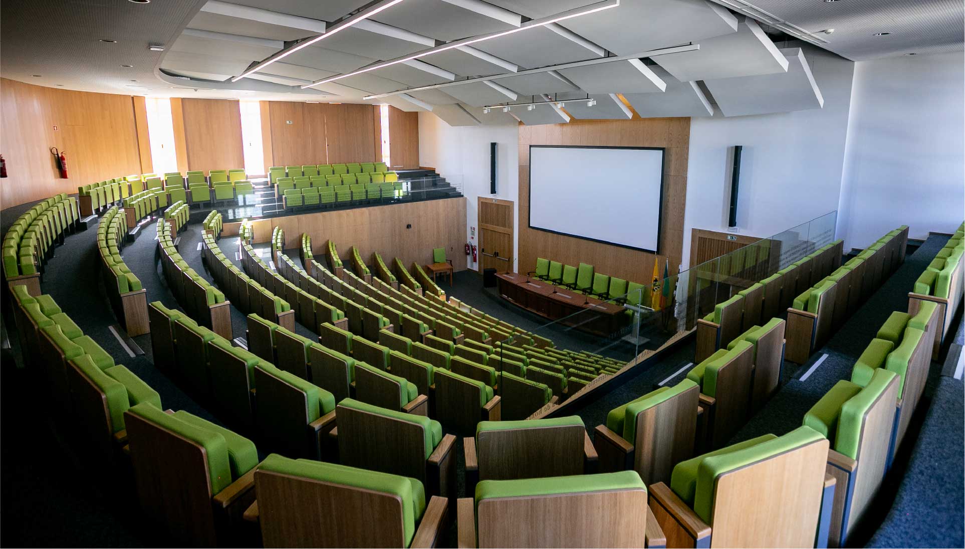 Salas de aula, laboratórios, auditórios